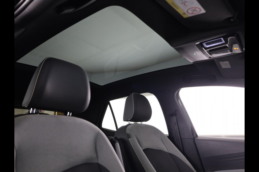 Volkswagen ID.3 First Max 58 kWh 204 pk | SOH 93.02%| Navigatie | Panoramadak | Parkeersensoren | Achteruitrijcamera | Adaptieve cruise control | Head up display  | Apple carplay / Android auto | Keyless | LED koplampen |
