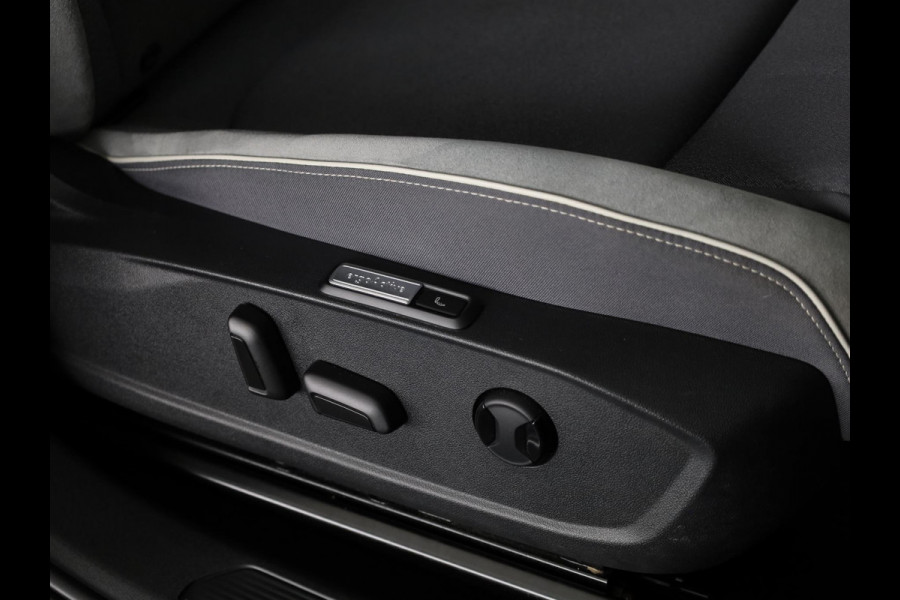 Volkswagen ID.3 First Max 58 kWh 204 pk | SOH 93.02%| Navigatie | Panoramadak | Parkeersensoren | Achteruitrijcamera | Adaptieve cruise control | Head up display  | Apple carplay / Android auto | Keyless | LED koplampen |