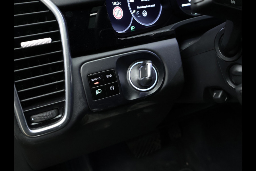 Porsche Cayenne 3.0 E-Hybrid (APPLE CARPLAY,PANORAMADAK,SPORTUITLAAT,SPORT CHRONO,LEDER,CAMERA,ADAPTIEVE CRUISE,LED,NETTESTAAT)