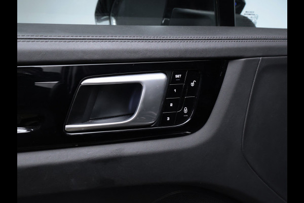 Porsche Cayenne 3.0 E-Hybrid (APPLE CARPLAY,PANORAMADAK,SPORTUITLAAT,SPORT CHRONO,LEDER,CAMERA,ADAPTIEVE CRUISE,LED,NETTESTAAT)