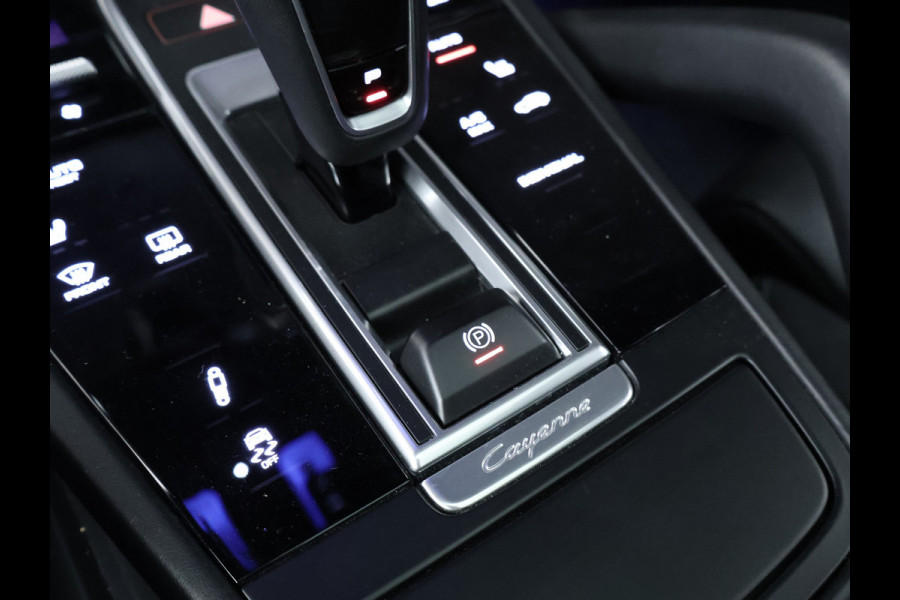 Porsche Cayenne 3.0 E-Hybrid (APPLE CARPLAY,PANORAMADAK,SPORTUITLAAT,SPORT CHRONO,LEDER,CAMERA,ADAPTIEVE CRUISE,LED,NETTESTAAT)