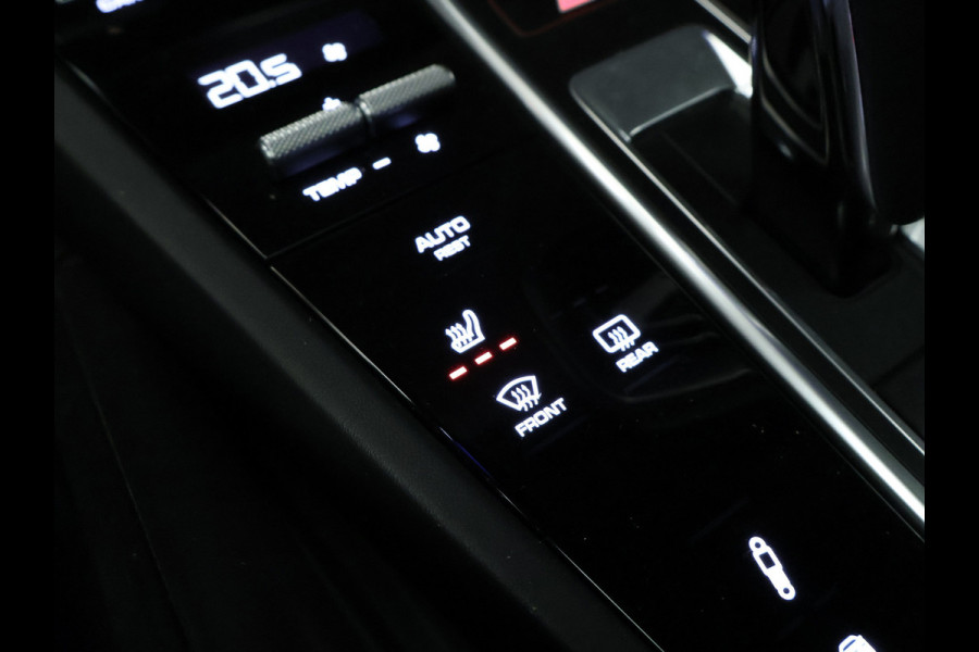 Porsche Cayenne 3.0 E-Hybrid (APPLE CARPLAY,PANORAMADAK,SPORTUITLAAT,SPORT CHRONO,LEDER,CAMERA,ADAPTIEVE CRUISE,LED,NETTESTAAT)