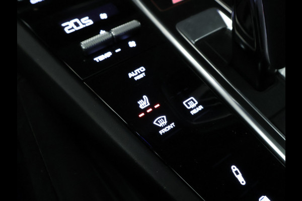Porsche Cayenne 3.0 E-Hybrid (APPLE CARPLAY,PANORAMADAK,SPORTUITLAAT,SPORT CHRONO,LEDER,CAMERA,ADAPTIEVE CRUISE,LED,NETTESTAAT)