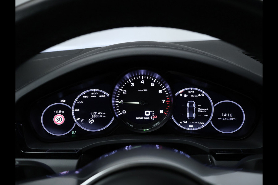 Porsche Cayenne 3.0 E-Hybrid (APPLE CARPLAY,PANORAMADAK,SPORTUITLAAT,SPORT CHRONO,LEDER,CAMERA,ADAPTIEVE CRUISE,LED,NETTESTAAT)
