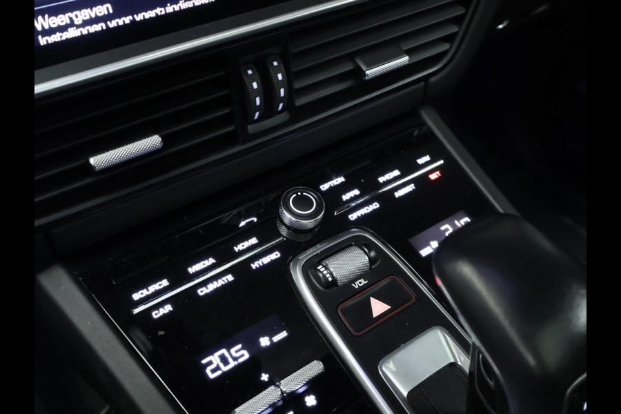 Porsche Cayenne 3.0 E-Hybrid (APPLE CARPLAY,PANORAMADAK,SPORTUITLAAT,SPORT CHRONO,LEDER,CAMERA,ADAPTIEVE CRUISE,LED,NETTESTAAT)