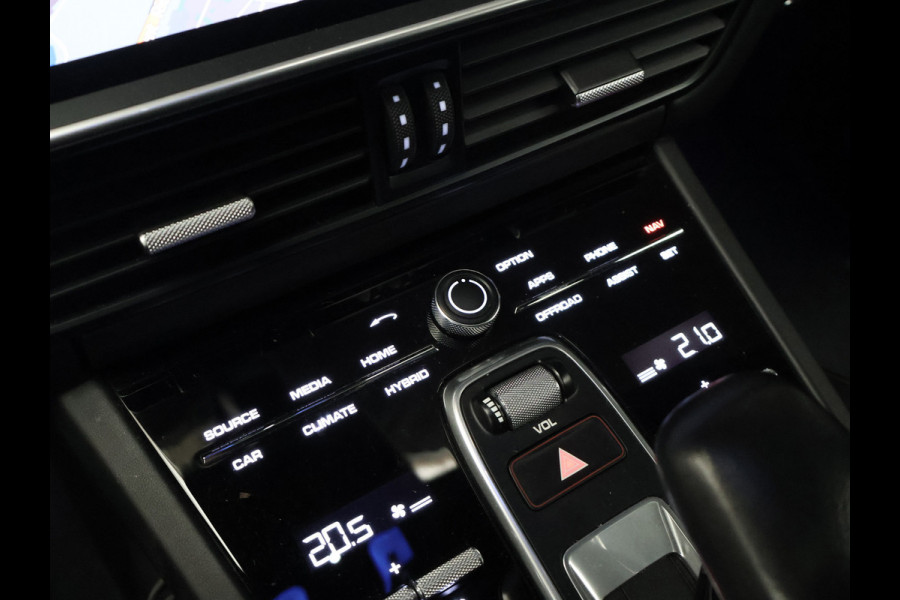 Porsche Cayenne 3.0 E-Hybrid (APPLE CARPLAY,PANORAMADAK,SPORTUITLAAT,SPORT CHRONO,LEDER,CAMERA,ADAPTIEVE CRUISE,LED,NETTESTAAT)