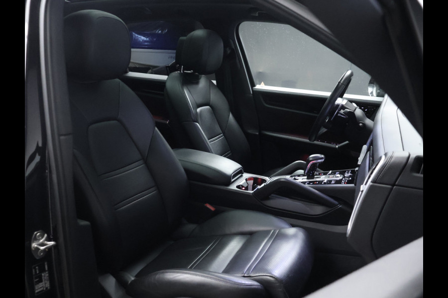 Porsche Cayenne 3.0 E-Hybrid (APPLE CARPLAY,PANORAMADAK,SPORTUITLAAT,SPORT CHRONO,LEDER,CAMERA,ADAPTIEVE CRUISE,LED,NETTESTAAT)