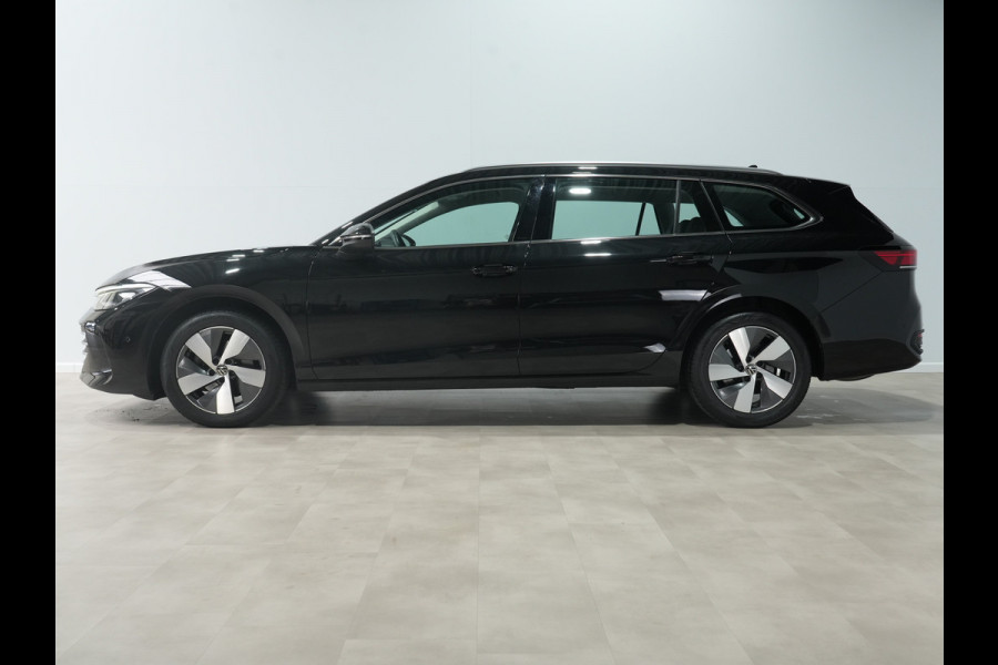 Volkswagen Passat Variant 1.5 eTSI 150pk DSG Business Trekhaak | Massage | Camera | Full-LED