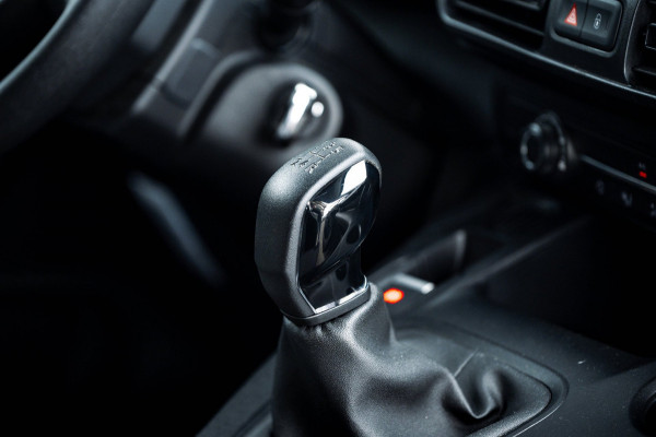 Peugeot Partner 1.5 BlueHDI Premium Euro 6 I Kastinrichting I 3 Zits I CarPlay I Android I Cruise I Airco I NL Auto I NAP I PDC