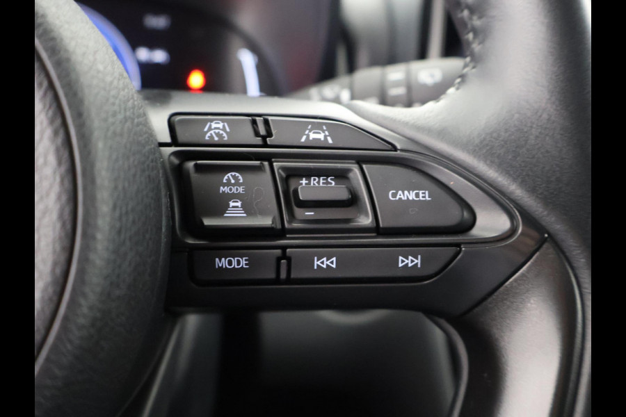 Toyota Yaris Cross 1.5 Hybrid 115 Dynamic Luxury | Stuur- & Stoelverwarming | Apple Carplay & AndroidAUTO | Privacy Glass |