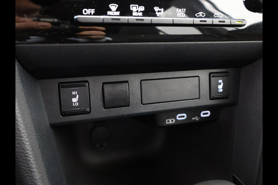Toyota Yaris Cross 1.5 Hybrid 115 Dynamic Luxury | Stuur- & Stoelverwarming | Apple Carplay & AndroidAUTO | Privacy Glass |