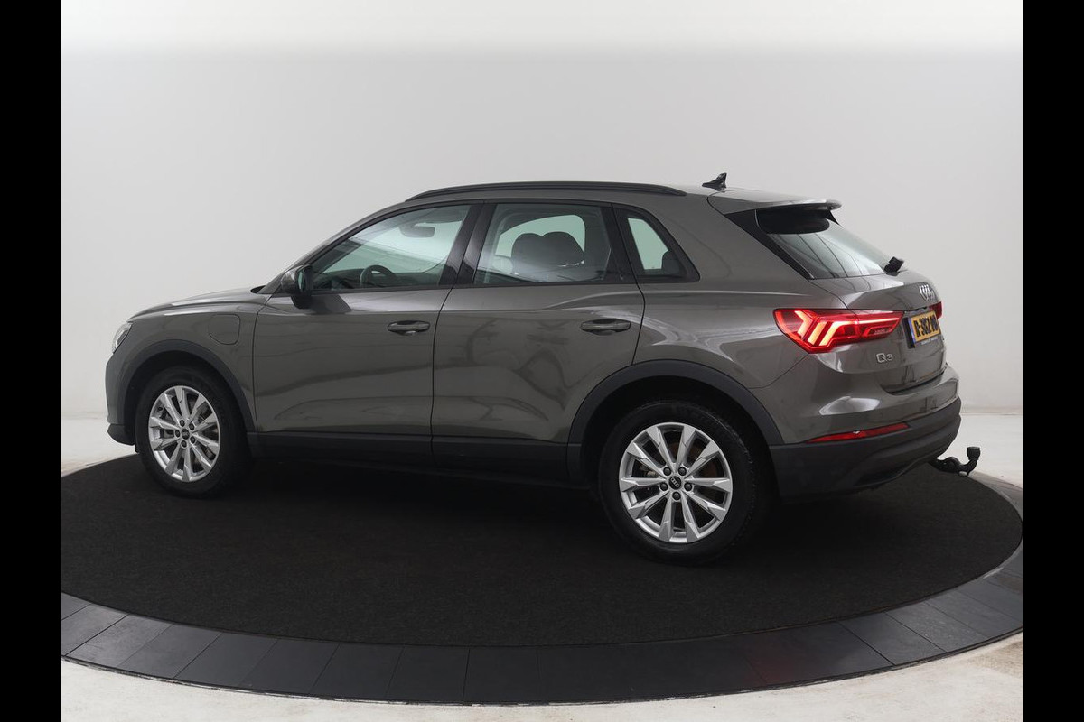 Audi Q3 45 TFSI e Advanced edition | SOH 84,4% | Trekhaak | Adapt. Cruise | LED | Elekt. Stooelverstelling | Servo Sluiting kofferklep | Camera | Apple Carplay | Navigatie |