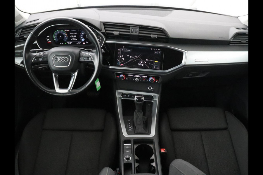 Audi Q3 45 TFSI e Advanced edition | SOH 84,4% | Trekhaak | Adapt. Cruise | LED | Elekt. Stooelverstelling | Servo Sluiting kofferklep | Camera | Apple Carplay | Navigatie |