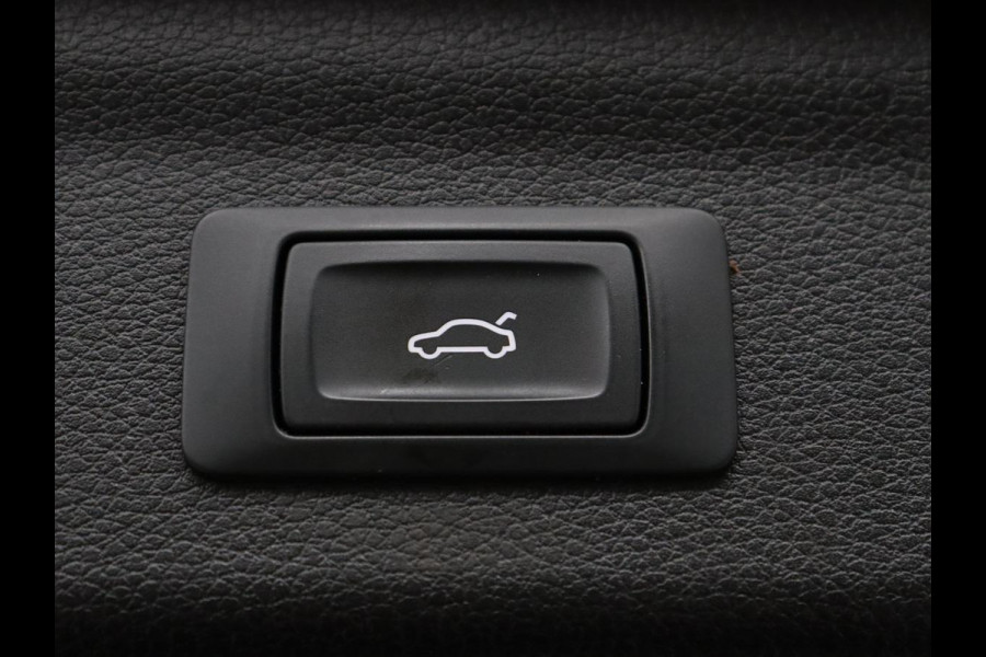 Audi Q3 45 TFSI e Advanced edition | SOH 84,4% | Trekhaak | Adapt. Cruise | LED | Elekt. Stooelverstelling | Servo Sluiting kofferklep | Camera | Apple Carplay | Navigatie |