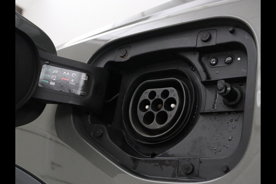 Audi Q3 45 TFSI e Advanced edition | SOH 84,4% | Trekhaak | Adapt. Cruise | LED | Elekt. Stooelverstelling | Servo Sluiting kofferklep | Camera | Apple Carplay | Navigatie |