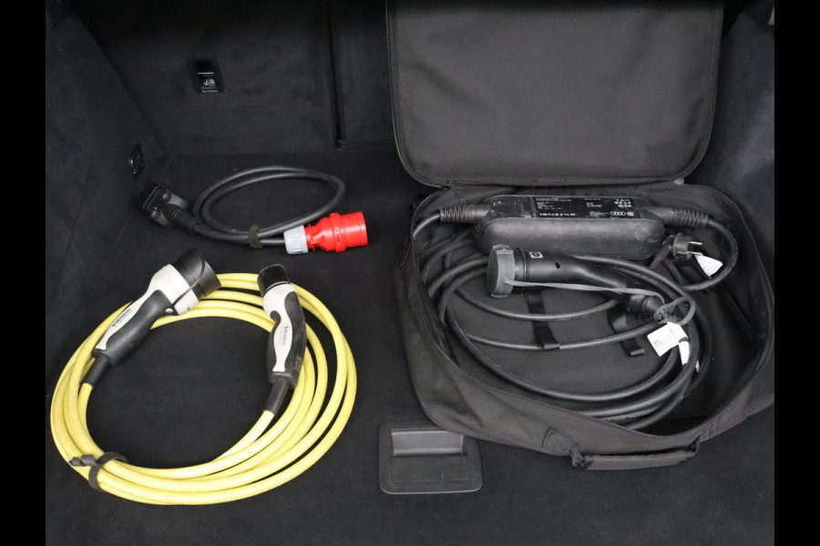 Audi Q3 45 TFSI e Advanced edition | SOH 84,4% | Trekhaak | Adapt. Cruise | LED | Elekt. Stooelverstelling | Servo Sluiting kofferklep | Camera | Apple Carplay | Navigatie |
