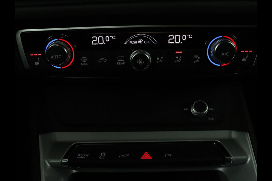 Audi Q3 45 TFSI e Advanced edition | SOH 84,4% | Trekhaak | Adapt. Cruise | LED | Elekt. Stooelverstelling | Servo Sluiting kofferklep | Camera | Apple Carplay | Navigatie |