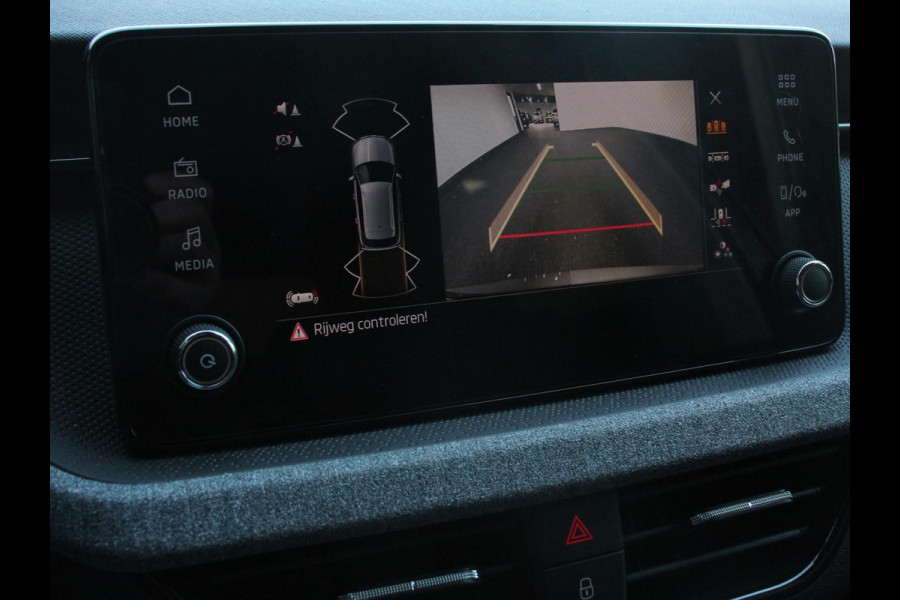 Škoda Kamiq 1.0 TSI 115pk Automaat Business Edition Navigatie Android Auto / Apple Carplay Climate Control Camera Parkeer sensoren Lichtmetalen Velgen Dab Digitale Cockpit Keyless Led Cruise Control