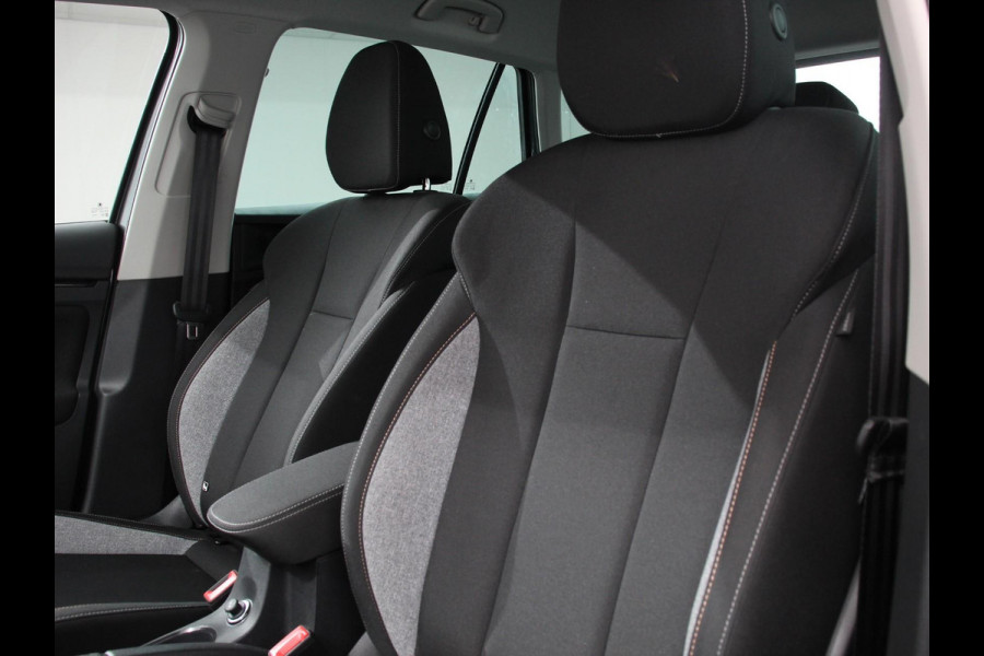Škoda Kamiq 1.0 TSI 115pk Automaat Business Edition Navigatie Android Auto / Apple Carplay Climate Control Camera Parkeer sensoren Lichtmetalen Velgen Dab Digitale Cockpit Keyless Led Cruise Control