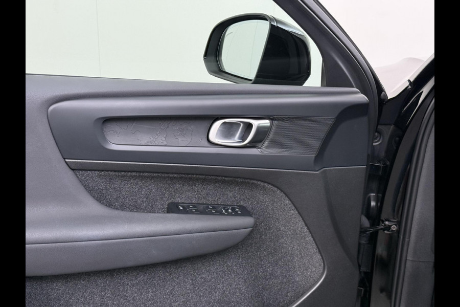 Volvo XC40 Recharge Plus SOH 92%| PILOT ASSIST ACC| ELEKTRISCHE ACHTERKLEP| DODE HOEK SENSOR |WARMTEPOMP| STOEL + STUURVERWARMING| ACHTERUITRIJCAMERA| RIJKLAAPRIJS INCL. 12 MND BOVAG GARANTIE|