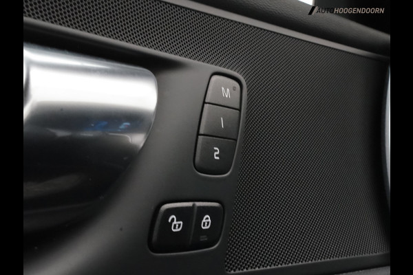 Volvo XC60 2.0 T6 Plug-in hybrid AWD Plus Dark (APPLE CARPLAY,LED,PANORAMA-SCHUIFDAK,KEYLESS,DODEHOEK,MEMORY-SEAT,CAMERA,LEDER)