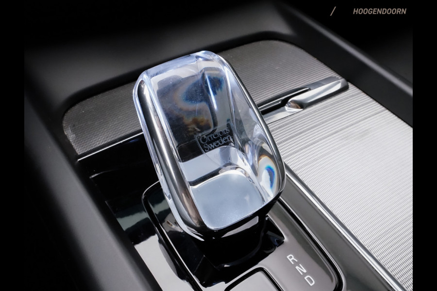 Volvo XC60 2.0 T6 Plug-in hybrid AWD Plus Dark (APPLE CARPLAY,LED,PANORAMA-SCHUIFDAK,KEYLESS,DODEHOEK,MEMORY-SEAT,CAMERA,LEDER)
