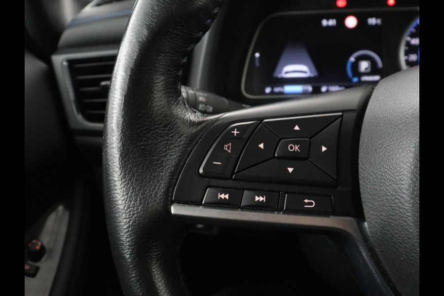 Nissan Leaf Tekna 40 kWh | SOH 86,4% | Navigatie | Apple Carplay | LED | Bose Sound | Dodehoek Ass. | Stoelverwarming |