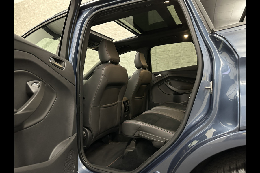 Ford Kuga 1.5 EcoBoost 150PK ST Line | Panorama | Trekhaak 2000kg Trekgewicht! | Navigatie | Carplay | Climate Control | RIJKLAARPRIJS! | Verwarmde Voorruit | Cruise Control | 18 inch | Getint Glas | Keyless-Start |