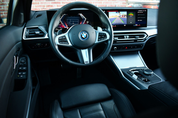 BMW 3-serie 330e M-Sport Dravit E-Dak Trekh E-zetels 19inch HUD Adp-onderstel
