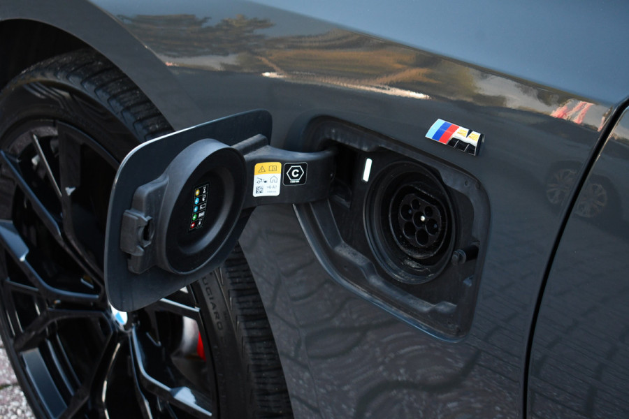 BMW 3-serie 330e M-Sport Dravit E-Dak Trekh E-zetels 19inch HUD Adp-onderstel