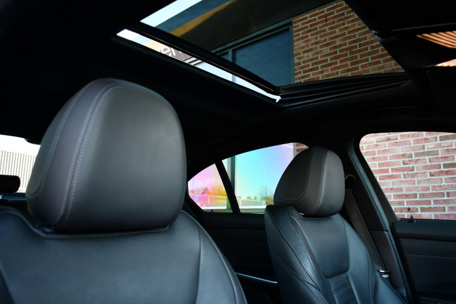 BMW 3-serie 330e M-Sport Dravit E-Dak Trekh E-zetels 19inch HUD Adp-onderstel