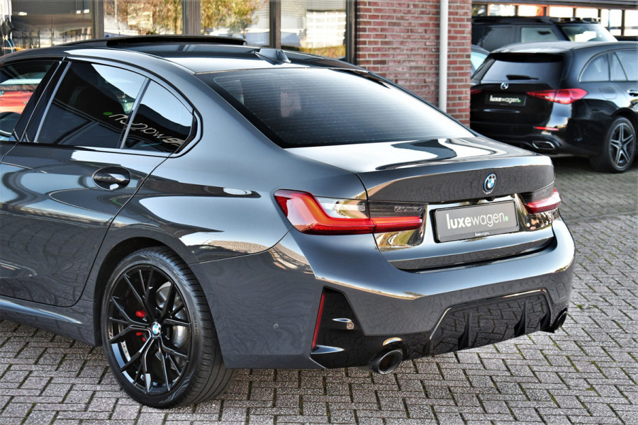 BMW 3-serie 330e M-Sport Dravit E-Dak Trekh E-zetels 19inch HUD Adp-onderstel