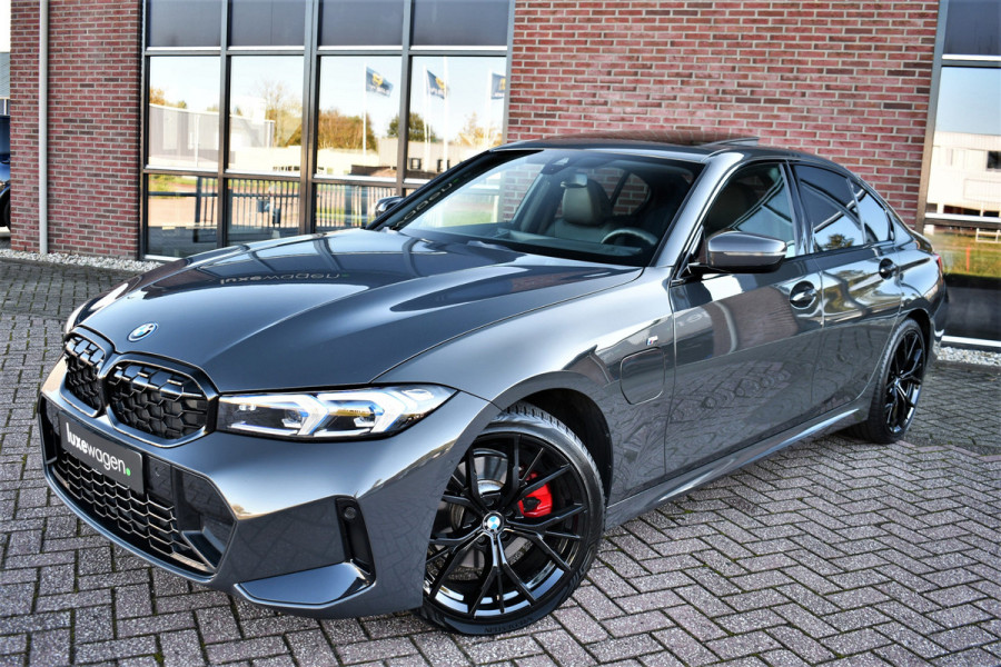 BMW 3-serie 330e M-Sport Dravit E-Dak Trekh E-zetels 19inch HUD Adp-onderstel