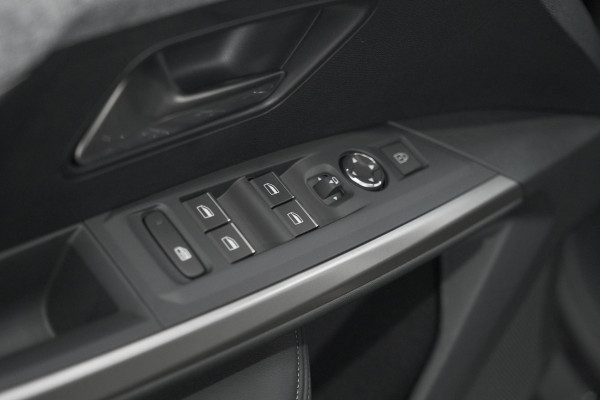 Peugeot E-3008 GT Avantage 210 73 kWh | Schuif-/Kanteldak | Warmtepomp | 360 Vision & Drive Plus Pack | Elektrische Kofferklep