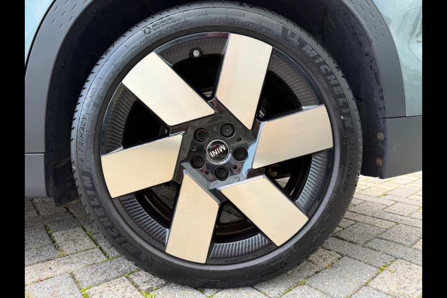 MINI Countryman SE ALL4 Favoured XL 66.5 kWh, 20 inch, Trekhaak, FULL OPTIONS!