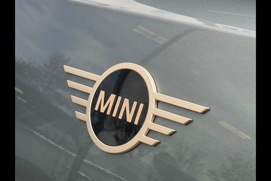 MINI Countryman SE ALL4 Favoured XL 66.5 kWh, 20 inch, Trekhaak, FULL OPTIONS!