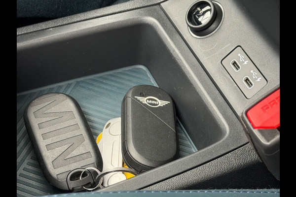 MINI Countryman SE ALL4 Favoured XL 66.5 kWh, 20 inch, Trekhaak, FULL OPTIONS!