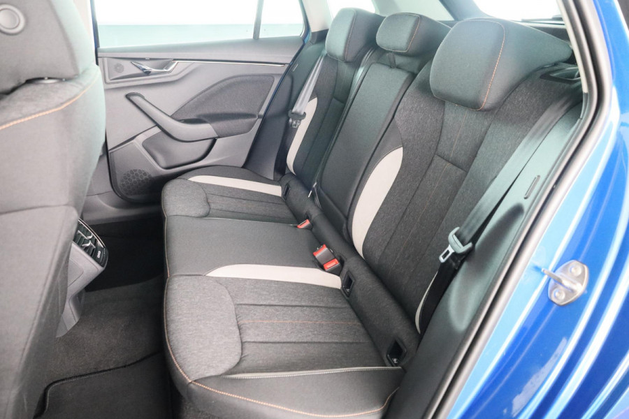 Škoda Kamiq Business Edition 1.0 TSI 115 pk 6 versn. Hand Private Lease vanaf € 492,- per maand |Trekhaak | Stoelverwarming | Achteruitrijcamera |Apple CarPlay | Android Auto