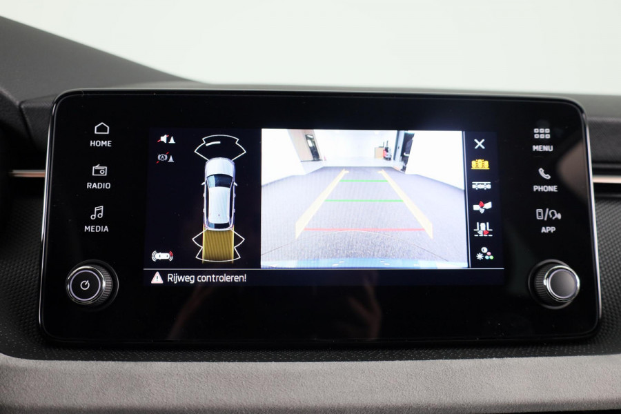 Škoda Kamiq Business Edition 1.0 TSI 115 pk 6 versn. Hand Private Lease vanaf € 492,- per maand |Trekhaak | Stoelverwarming | Achteruitrijcamera |Apple CarPlay | Android Auto