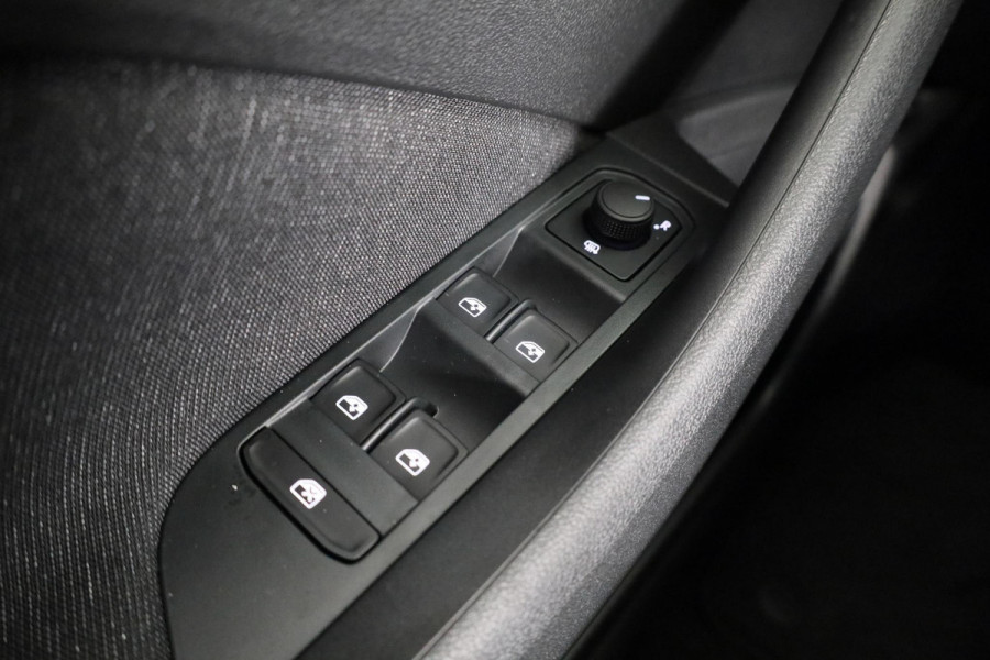 Škoda Kamiq Business Edition 1.0 TSI 115 pk 6 versn. Hand Private Lease vanaf € 492,- per maand |Trekhaak | Stoelverwarming | Achteruitrijcamera |Apple CarPlay | Android Auto