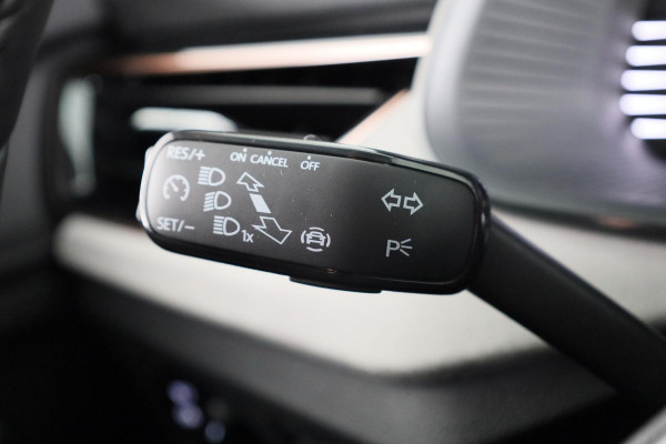 Škoda Kamiq Business Edition 1.0 TSI 115 pk 6 versn. Hand Private Lease vanaf € 492,- per maand |Trekhaak | Stoelverwarming | Achteruitrijcamera |Apple CarPlay | Android Auto