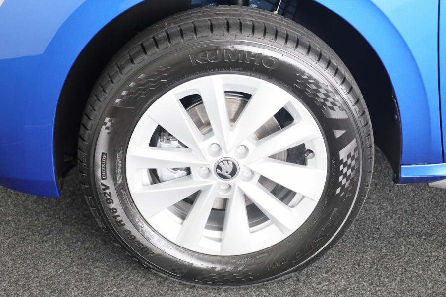 Škoda Kamiq Business Edition 1.0 TSI 115 pk 6 versn. Hand Private Lease vanaf € 492,- per maand |Trekhaak | Stoelverwarming | Achteruitrijcamera |Apple CarPlay | Android Auto