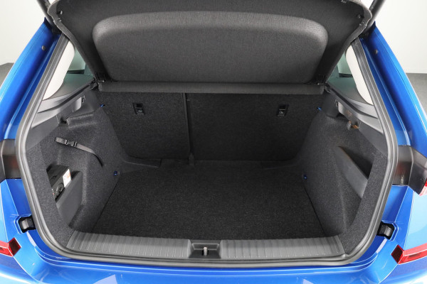 Škoda Kamiq Business Edition 1.0 TSI 115 pk 6 versn. Hand Private Lease vanaf € 492,- per maand |Trekhaak | Stoelverwarming | Achteruitrijcamera |Apple CarPlay | Android Auto
