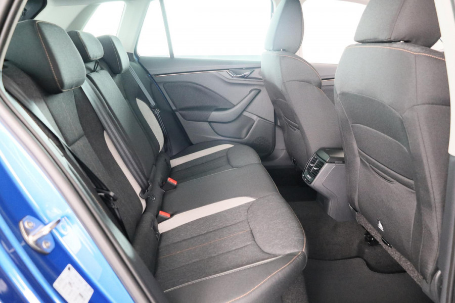 Škoda Kamiq Business Edition 1.0 TSI 115 pk 6 versn. Hand Private Lease vanaf € 492,- per maand |Trekhaak | Stoelverwarming | Achteruitrijcamera |Apple CarPlay | Android Auto