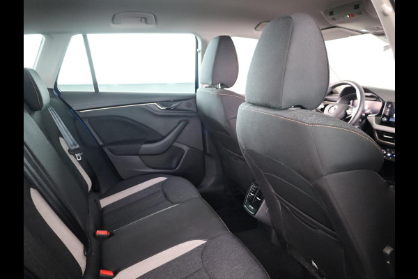 Škoda Kamiq Business Edition 1.0 TSI 115 pk 6 versn. Hand | Stoelverwarming | Achteruitrijcamera |Apple CarPlay | Android Auto