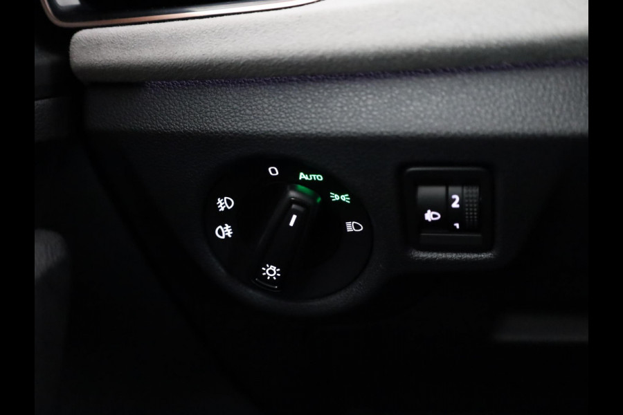 Škoda Kamiq Business Edition 1.0 TSI 115 pk 6 versn. Hand | Stoelverwarming | Achteruitrijcamera |Apple CarPlay | Android Auto