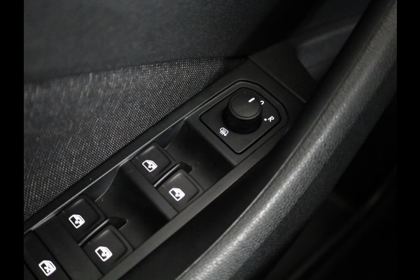 Škoda Kamiq Business Edition 1.0 TSI 115 pk 6 versn. Hand | Stoelverwarming | Achteruitrijcamera |Apple CarPlay | Android Auto