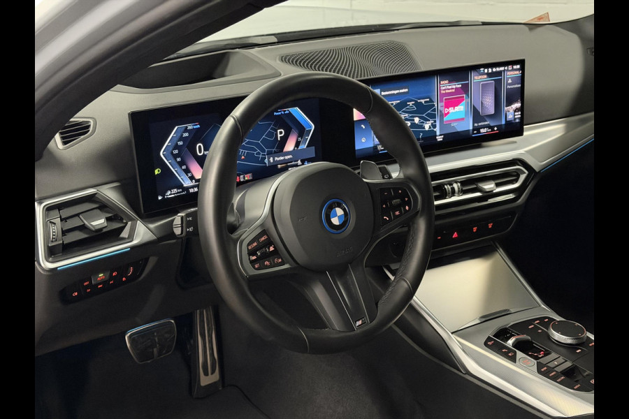 BMW 3 Serie Touring 330e M-Sportpakket | Adapt. Cruise | Stoelverwarming | Sfeerverlichting | Dodehoek | Memory | Head up | Matrix led |