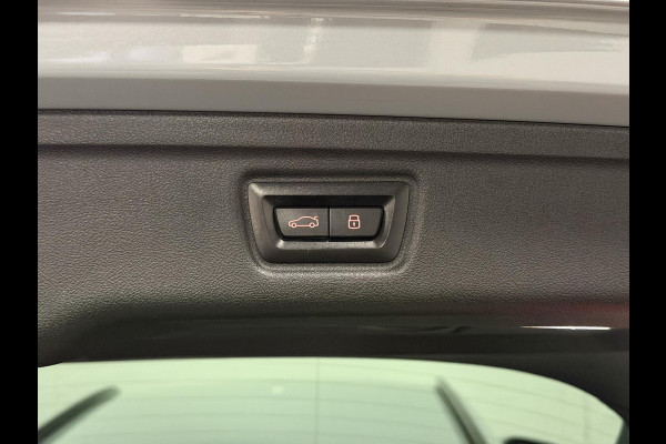BMW 3 Serie Touring 330e M-Sportpakket | Adapt. Cruise | Stoelverwarming | Sfeerverlichting | Dodehoek | Memory | Head up | Matrix led |