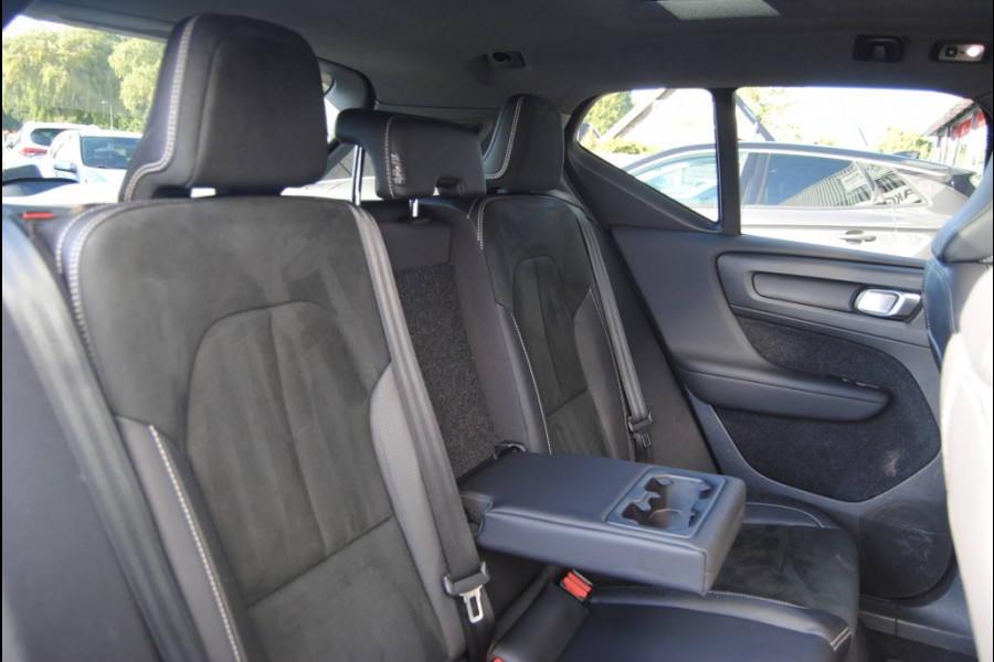 Volvo XC40 2.0 T4 AWD R-Design | H/K | Elec trekhaak | Carplay |